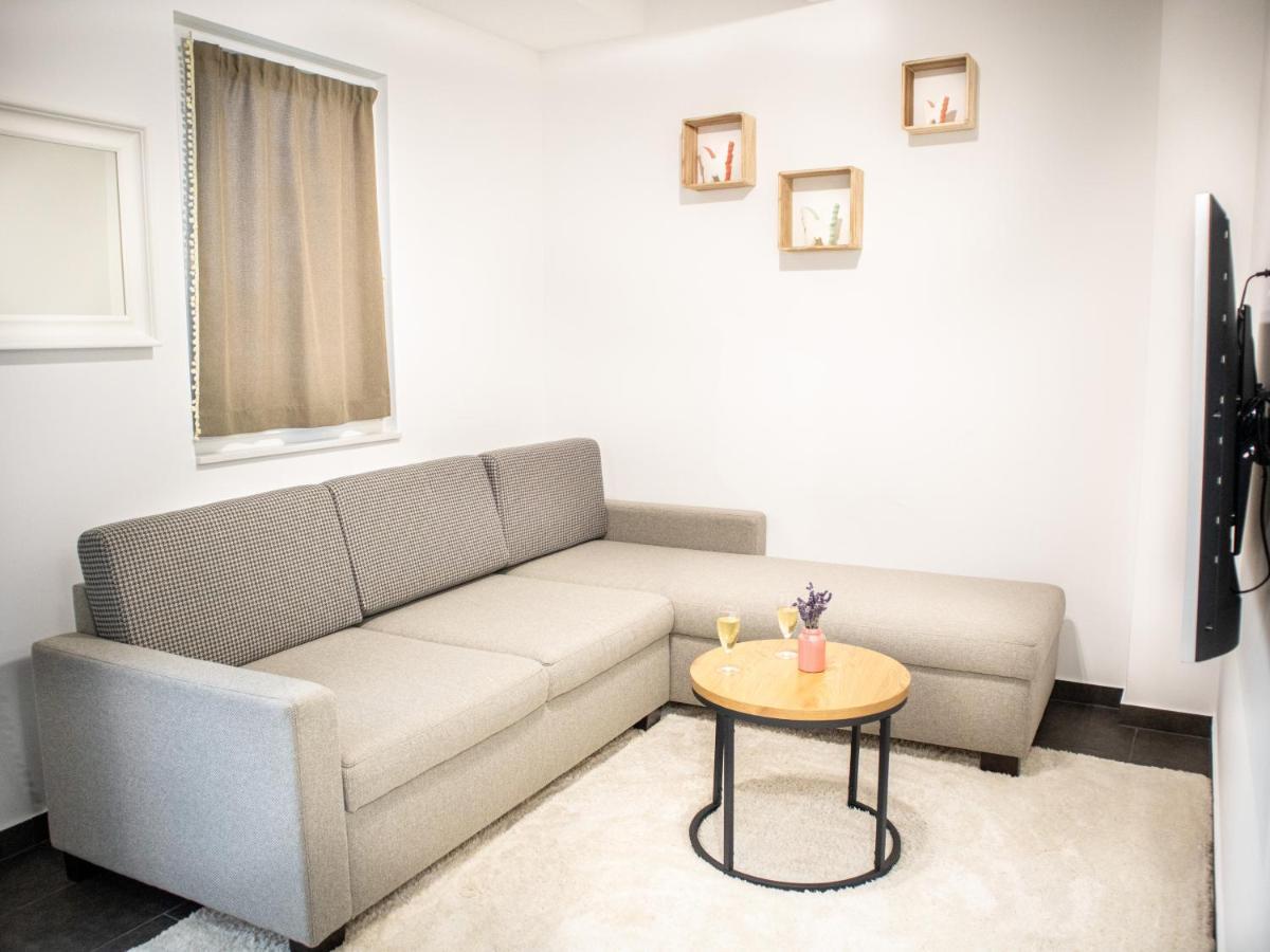 Ugo Apartman Halaszi Екстер'єр фото